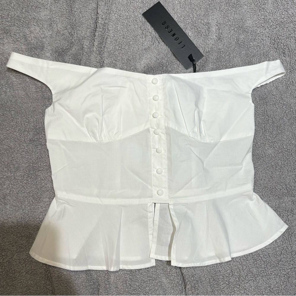 Lioness off shoulder top